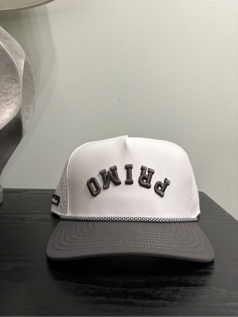 White & Gray Primo Golf Hat – Medium/Large